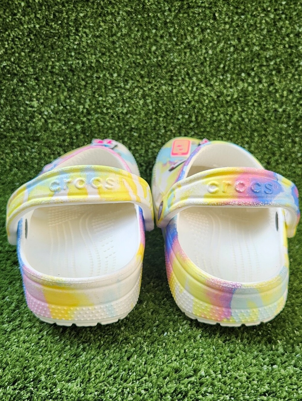 CROCS Classic Tie-Dye Graphic Clogs Jibbitzs Included Size J5 Big Girls Youth - Picture 11 of 16